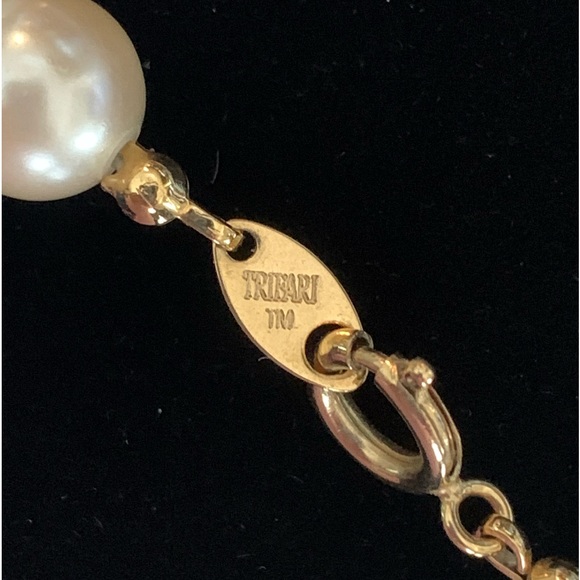 Vintage Trifari Pearl Necklace - Picture 4 of 15